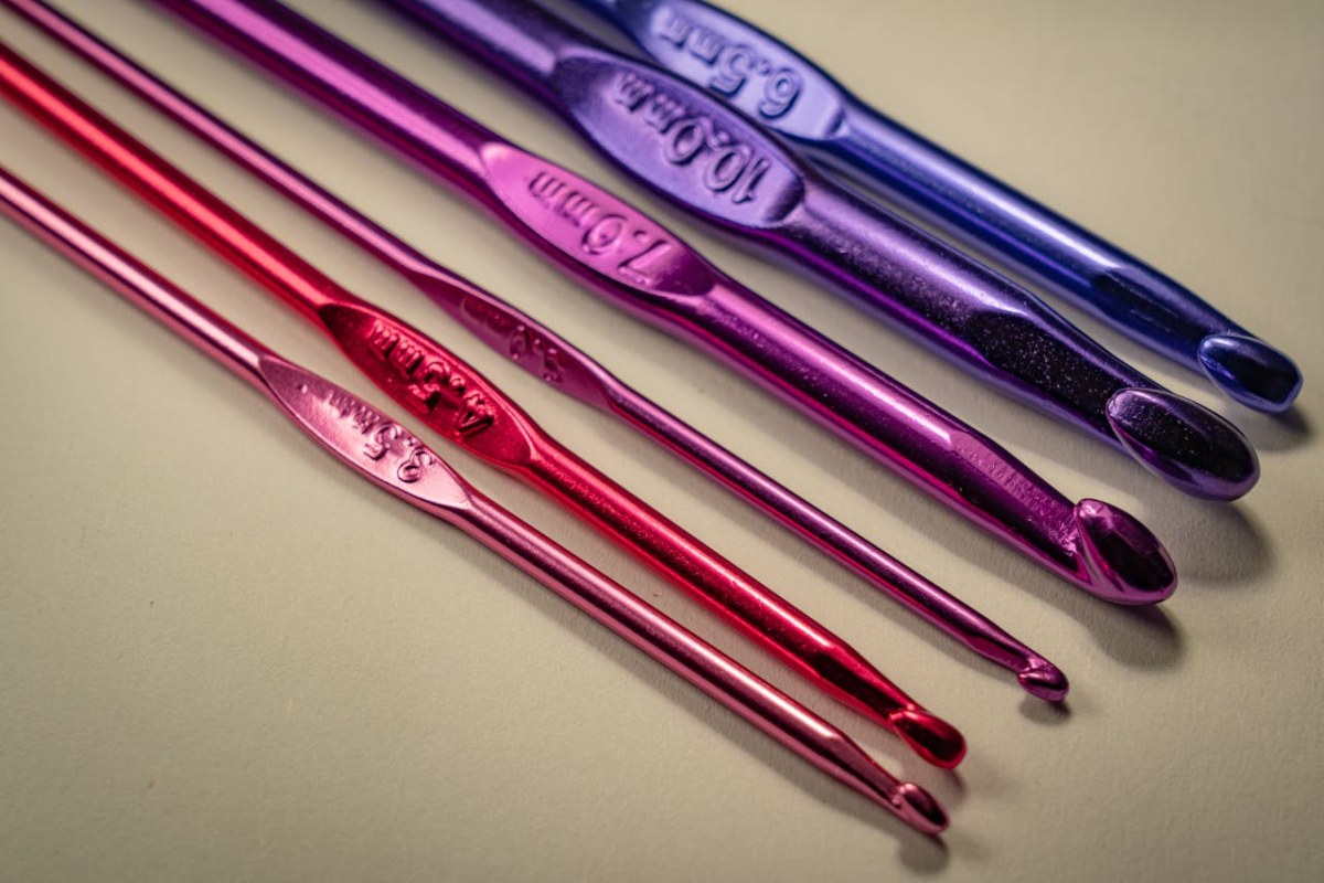 Crochet Hook Sizes — Complete Chart in Millimeters and US Numbers